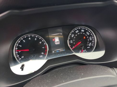 Used 2021 Toyota RAV4 LE image 8