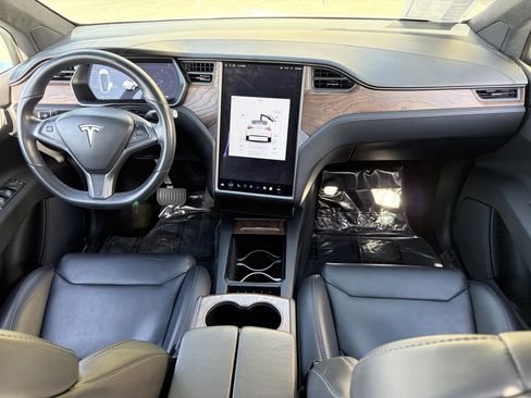 Used 2018 Tesla Model X 75D image 15