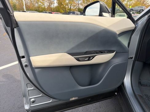 Used 2023 Lexus RZ 450e Premium image 17