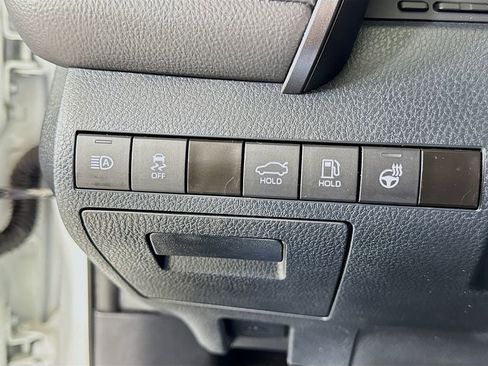 Used 2024 Toyota Camry SE image 18