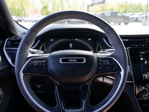 Used 2023 Jeep Grand Cherokee L Laredo image 30