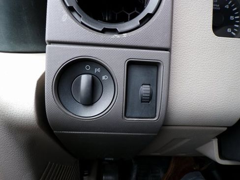 Used 2009 Ford F250 2WD Regular Cab Super Duty image 17