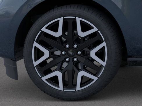 New 2025 Ford Expedition Platinum w/ Platinum Ultimate Package image 19