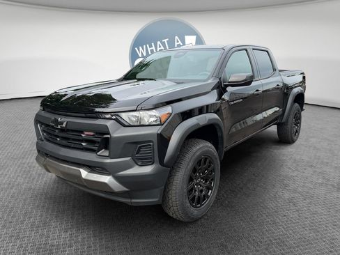 Used 2023 Chevrolet Colorado Trail Boss AWD/4WD image 8