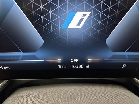 Used 2023 BMW i7 xDrive60 image 16