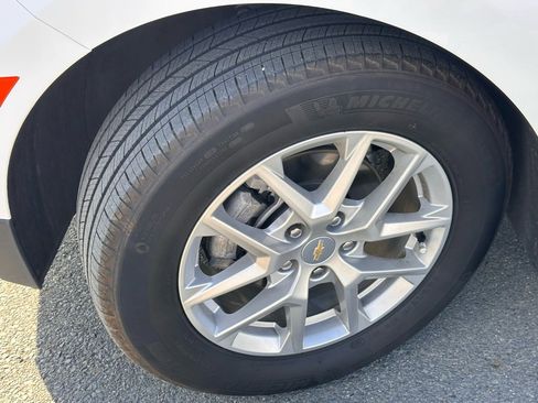 Used 2024 Chevrolet Equinox LT image 38