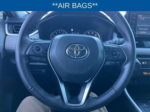Used 2022 Toyota RAV4 XLE Premium image 10
