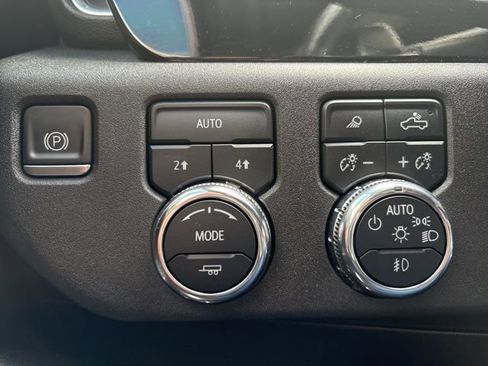 Used 2023 GMC Sierra 1500 SLT w/ SLT Convenience Package AWD/4WD image 28