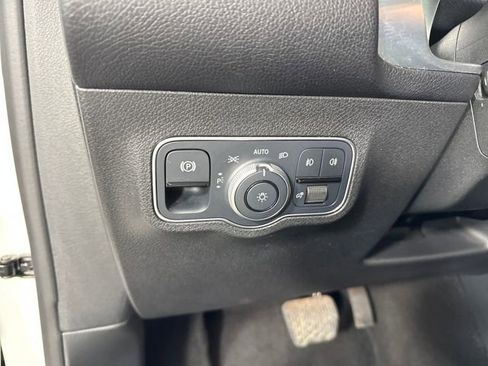 Used 2023 Mercedes-Benz GLB 250 GLB 250 w/ Premium Package image 18