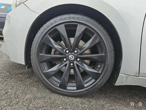 Used 2016 Nissan Maxima Platinum image 7