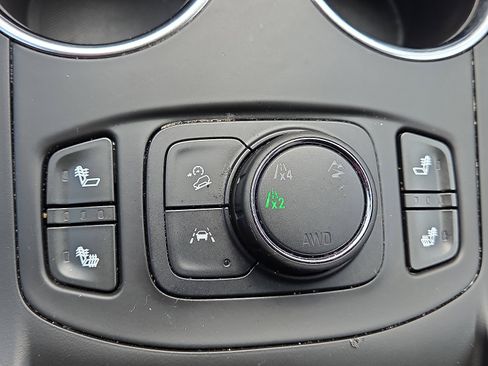 Used 2024 GMC Terrain SLT image 16