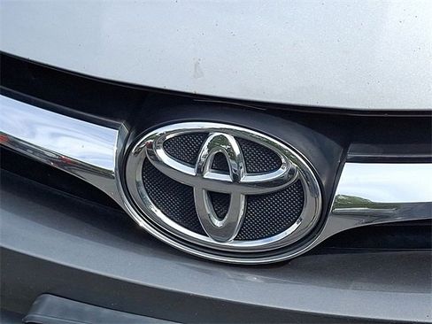 Used 2016 Toyota Camry image 27