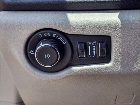 Used 2022 Chrysler Pacifica Touring-L FWD image 18