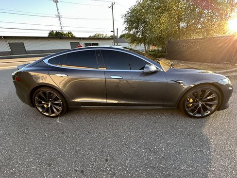 Used 2018 Tesla Model S 100D image 10