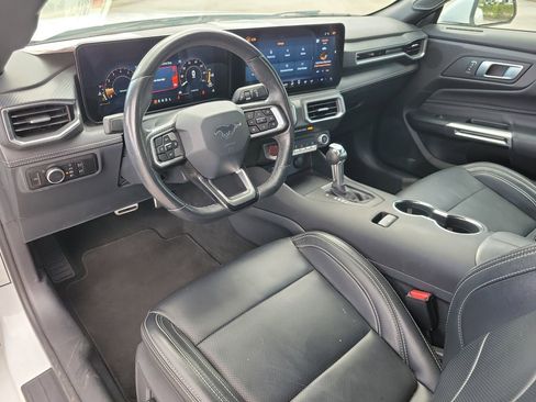 Used 2025 Ford Mustang Premium RWD image 10