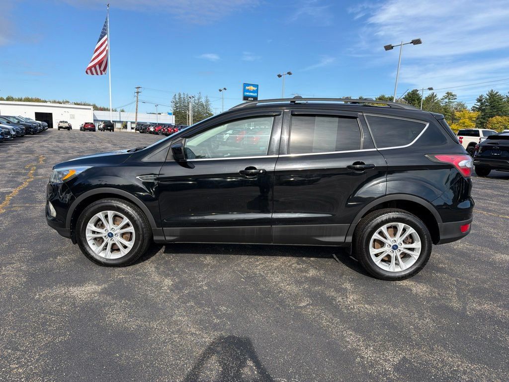 Used 2017 Ford Escape SE w/ Equipment Group 201A AWD/4WD image 3
