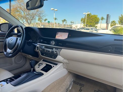 Used 2014 Lexus ES 350 w/ Luxury Package image 22
