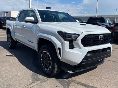 Certified 2025 Toyota Tacoma TRD Sport AWD/4WD image 4