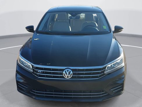 Used 2019 Volkswagen Passat 2.0T SE R-Line image 2