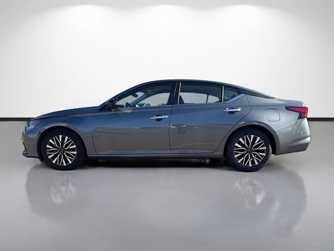 Used 2024 Nissan Altima 2.5 SV image 2