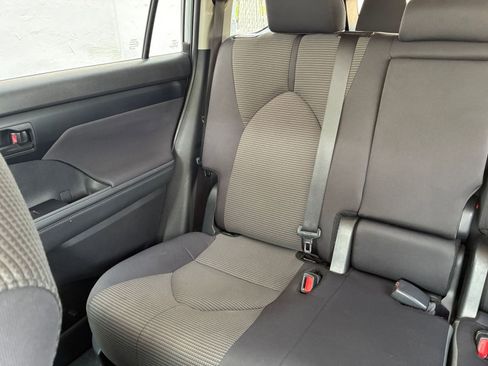 Used 2025 Toyota Highlander LE FWD image 41