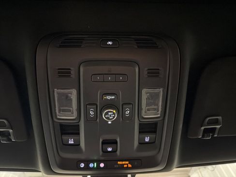 Used 2021 GMC Yukon Denali w/ Denali Premium Package image 19