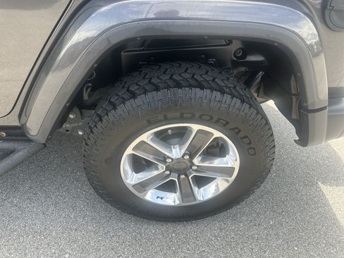 Used 2020 Jeep Wrangler Unlimited Sahara AWD/4WD image 21