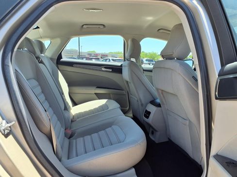 Used 2017 Ford Fusion SE FWD image 21
