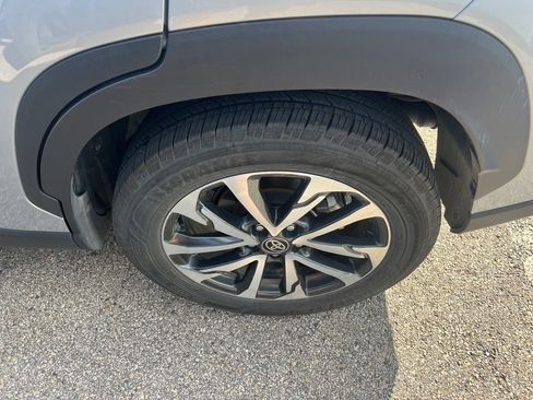 Used 2025 Toyota Corolla Cross XLE FWD image 12