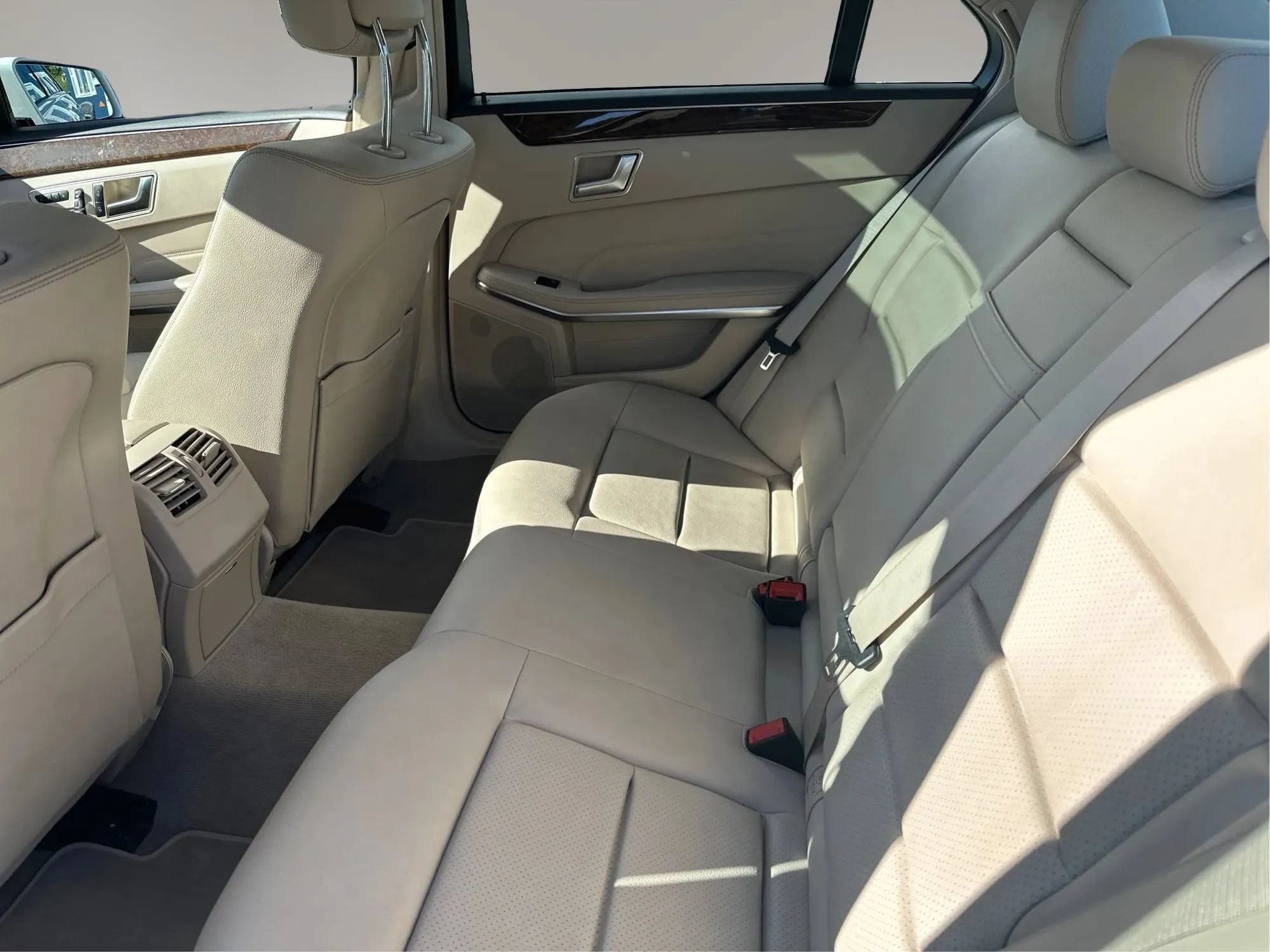 Used 2015 Mercedes-Benz E 350 4MATIC Sedan image 10