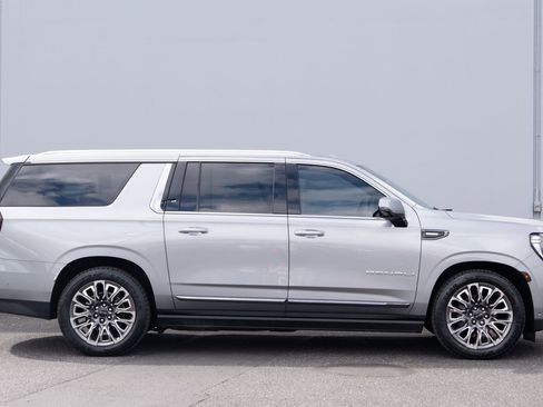 Used 2024 GMC Yukon XL Denali Ultimate AWD/4WD image 31