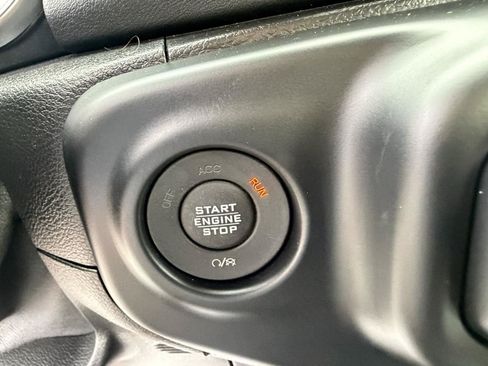Used 2019 Jeep Wrangler Unlimited Sahara w/ Uconnect 4C Nav & Sound Group AWD/4WD image 45