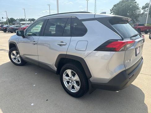 Used 2019 Toyota RAV4 LE w/ Carpet Mat Package AWD/4WD image 5