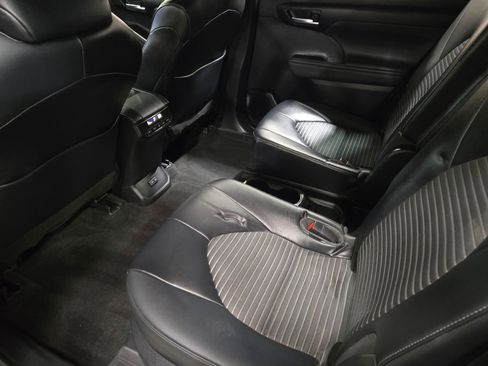 Used 2023 Toyota Highlander XSE image 46