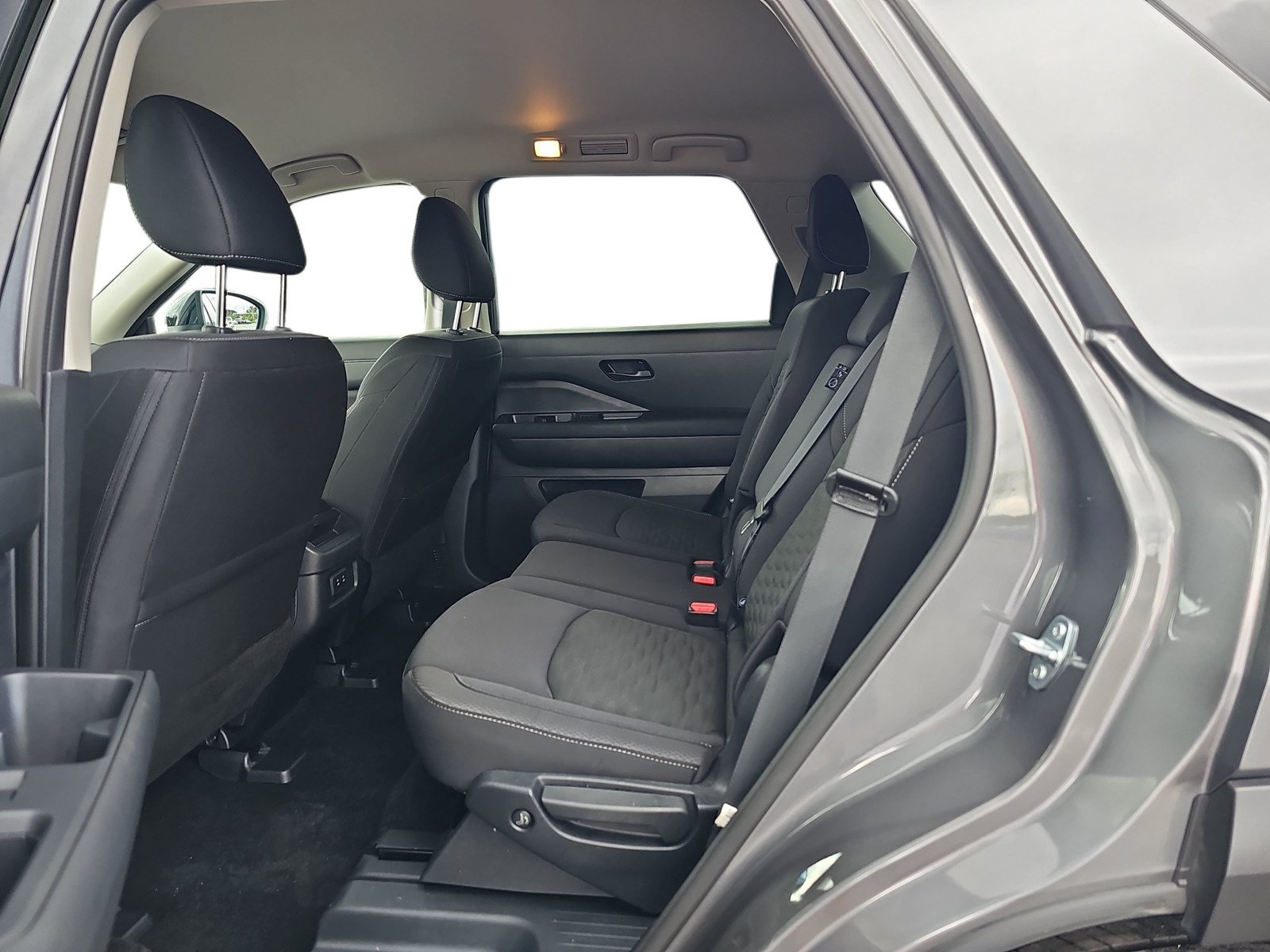 Used 2026 Nissan Pathfinder SV FWD image 11
