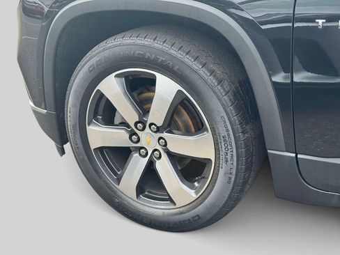 Used 2020 Chevrolet Traverse LT w/ LT Premium Package AWD/4WD image 10