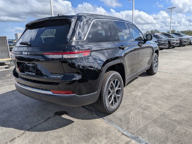 New 2027 Jeep Grand Cherokee Laredo RWD image 4
