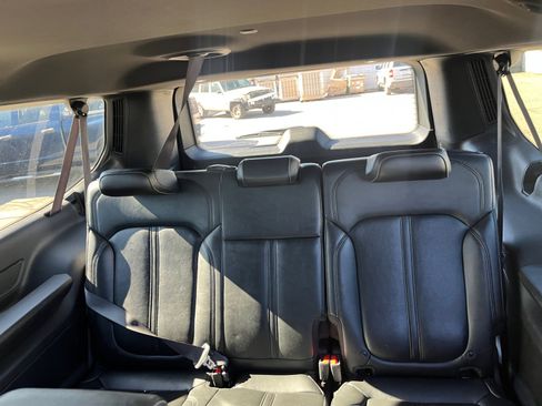 Used 2024 Jeep Wagoneer L Series II image 17