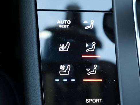 Certified 2025 Porsche Macan image 25