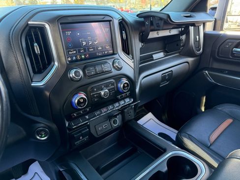 Used 2023 GMC Sierra 2500 AT4 image 11
