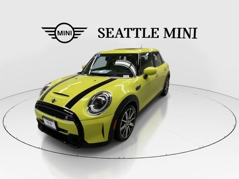 Certified 2023 MINI Cooper S w/ Premium Package image 4