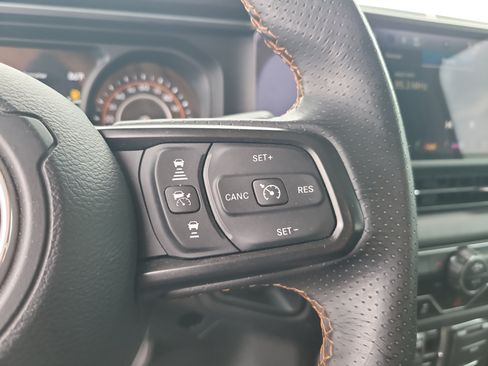 Used 2024 Jeep Gladiator Mojave AWD/4WD image 29