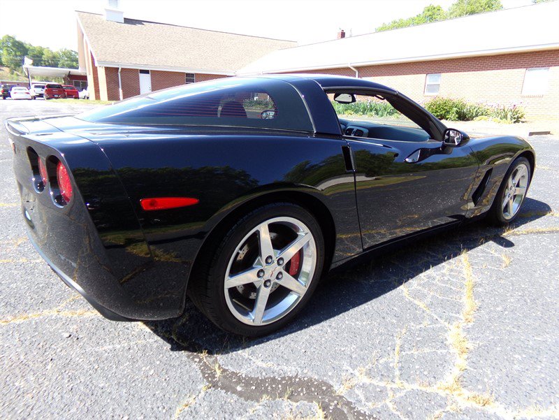 Used 2005 Chevrolet Corvette Coupe w/ Preferred Equipment Group RWD image 7