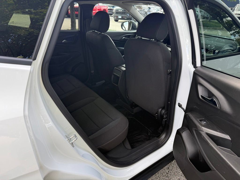 Used 2025 Chevrolet Trax LS FWD image 13