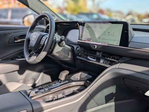 New 2025 Toyota Crown Signia image 34