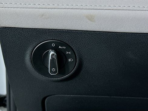 Used 2025 Volkswagen Taos SE image 17