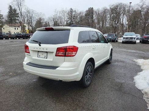 Used 2018 Dodge Journey SE w/ Blacktop Package image 6