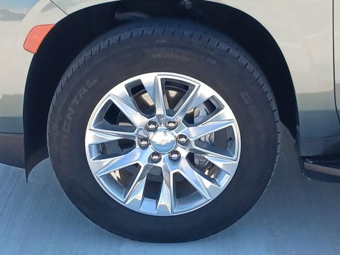 Used 2023 Chevrolet Suburban Premier image 11