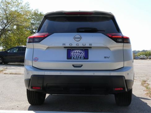 Used 2024 Nissan Rogue SV image 21