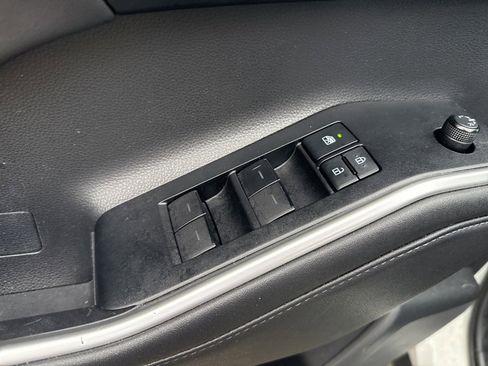 Used 2020 Toyota Highlander XLE image 26